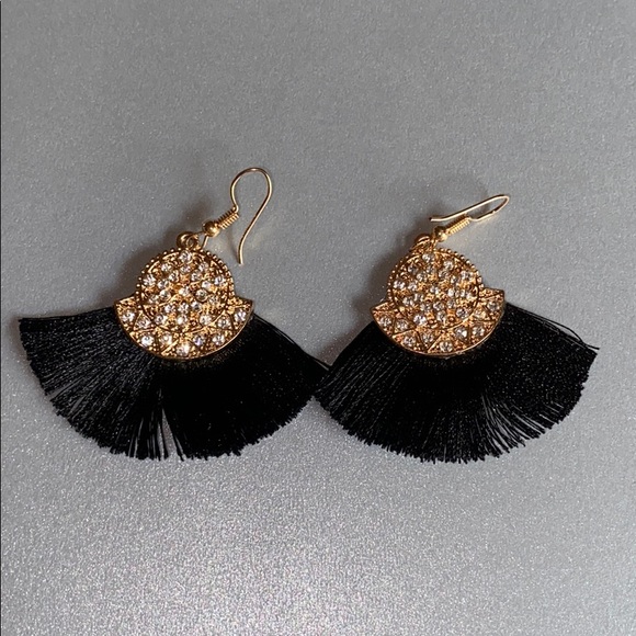 Jewelry - NWT Black and Gold Fringe Earrings With Crystals